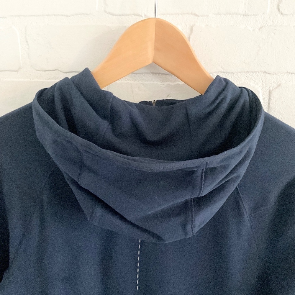 Lululemon Technical Hooded Running Jacket Reflective Navy Sz S - Picture 11 of 13